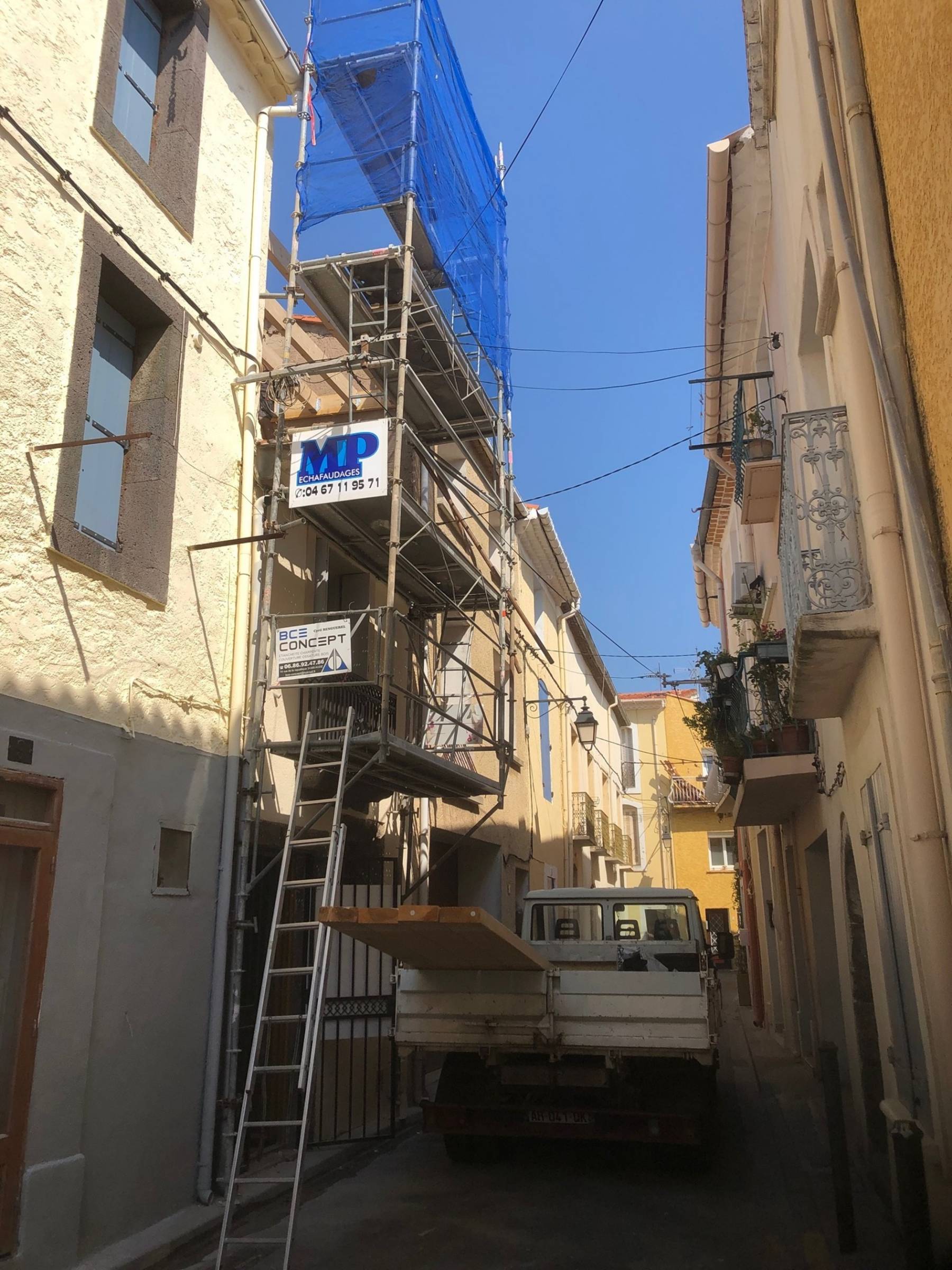 Surélévation d'une maison avec charpente toit plat en bois à Marseillan
