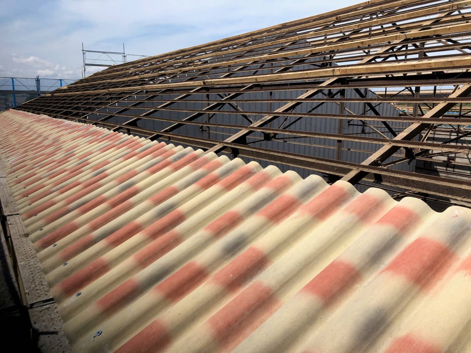 Chantier de désamiantage et réfection de toiture à Béziers