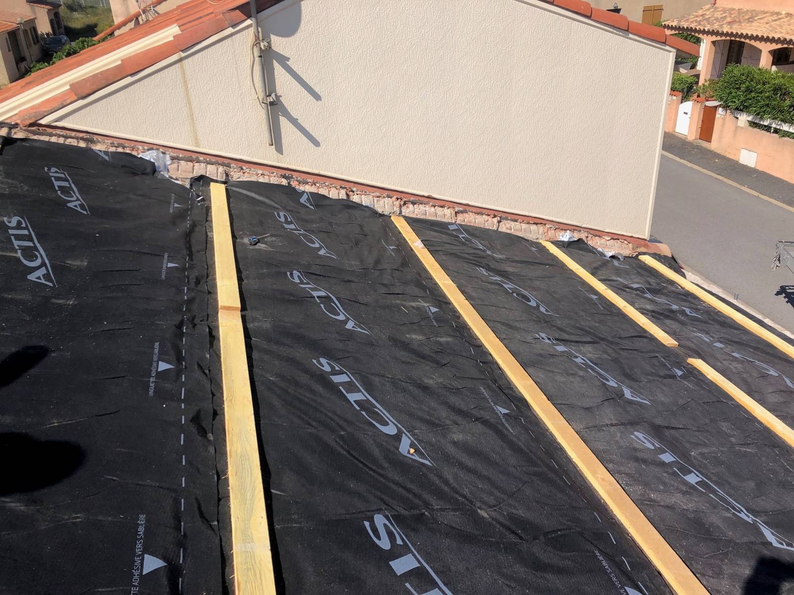 Réfection complète de toiture isolée à Saint-Thibéry dans l'Hérault