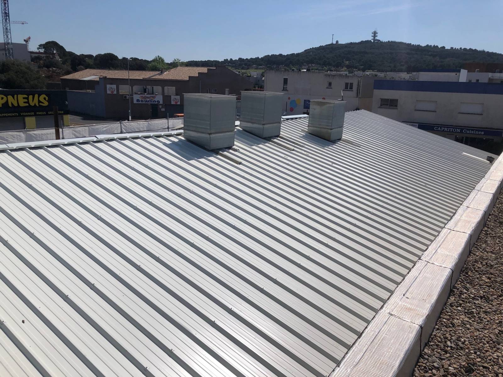 Réfection de couverture isolée en bac acier à Agde dans l'Hérault
