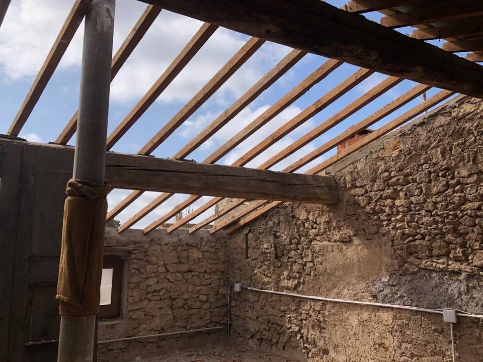 Remplacement de poutre bois porteuse à Saint-Thibéry : sécurisation et rénovation de votre charpente