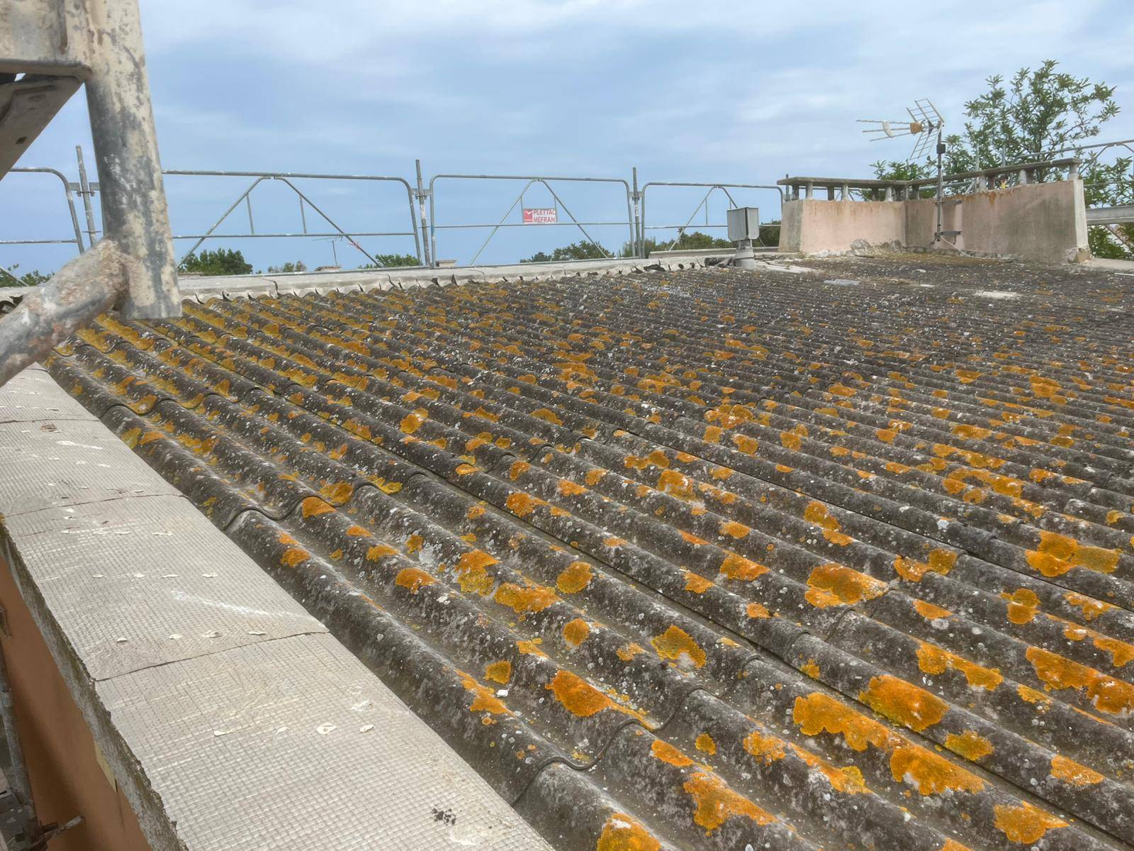 Réfection d'une toiture en plaques fibrociment amiantées à Marseillan