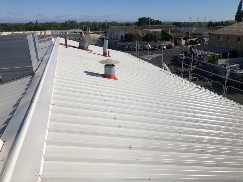 Réfection de couverture isolée en bac acier à Agde dans l'Hérault