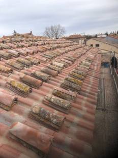 Rénovation et réparation de toiture en tuiles mécaniques à Saint-Thibéry dans l'Hérault
