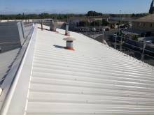 Réfection de couverture isolée en bac acier à Agde dans l'Hérault