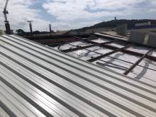 Réfection de couverture isolée en bac acier à Agde dans l'Hérault